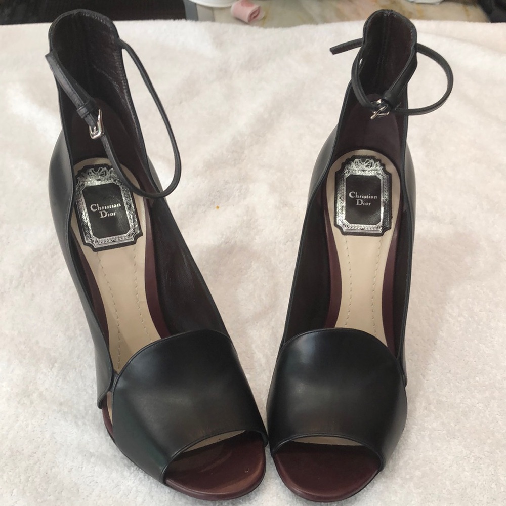 A beautiful Christian Dior  4 inches heels